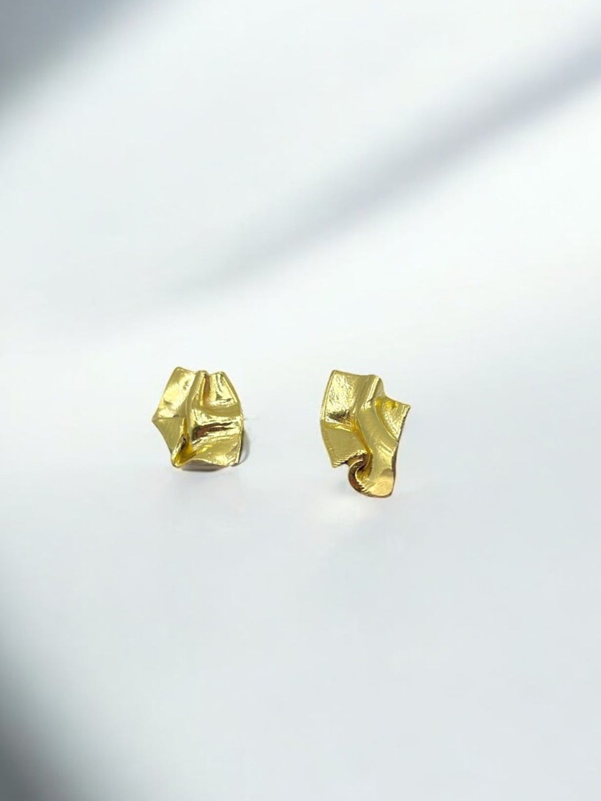 Golden waves earrings